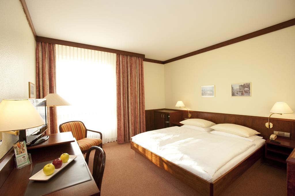 Leine Hotel Pattensen Dış mekan fotoğraf